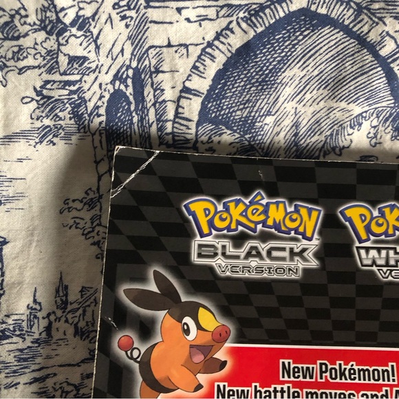 Pokemon Book Bundle: Black/white Handbook, Kalos Region Handbook. - Picture 5 of 5